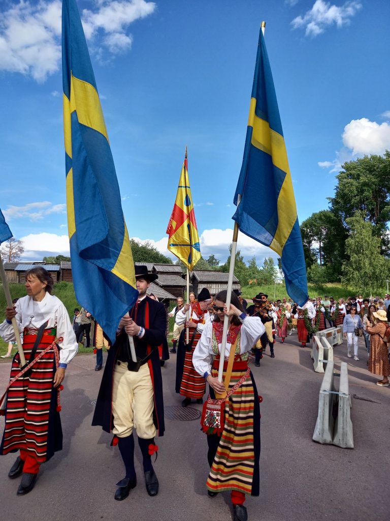Mehr über den Artikel erfahren Tag 8 – Midsommar in Schweden