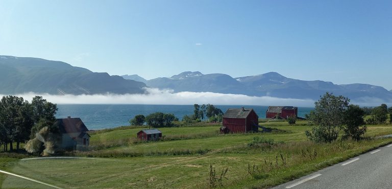 Mehr über den Artikel erfahren Tag 34 – Wir tauchen ein in die Nord-Norwegische Fjordlandschaft