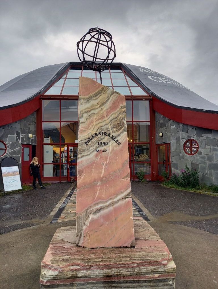 Mehr über den Artikel erfahren Tag 44 – Von den Fjorden aufs Fjell zum Polarkreis